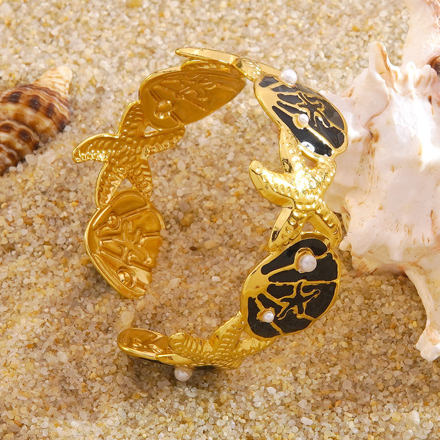 Bracciale rigido aperto a C in acciaio inossidabile con perle, conchiglie, stelle marine e gocce d'olio, stile minimalista