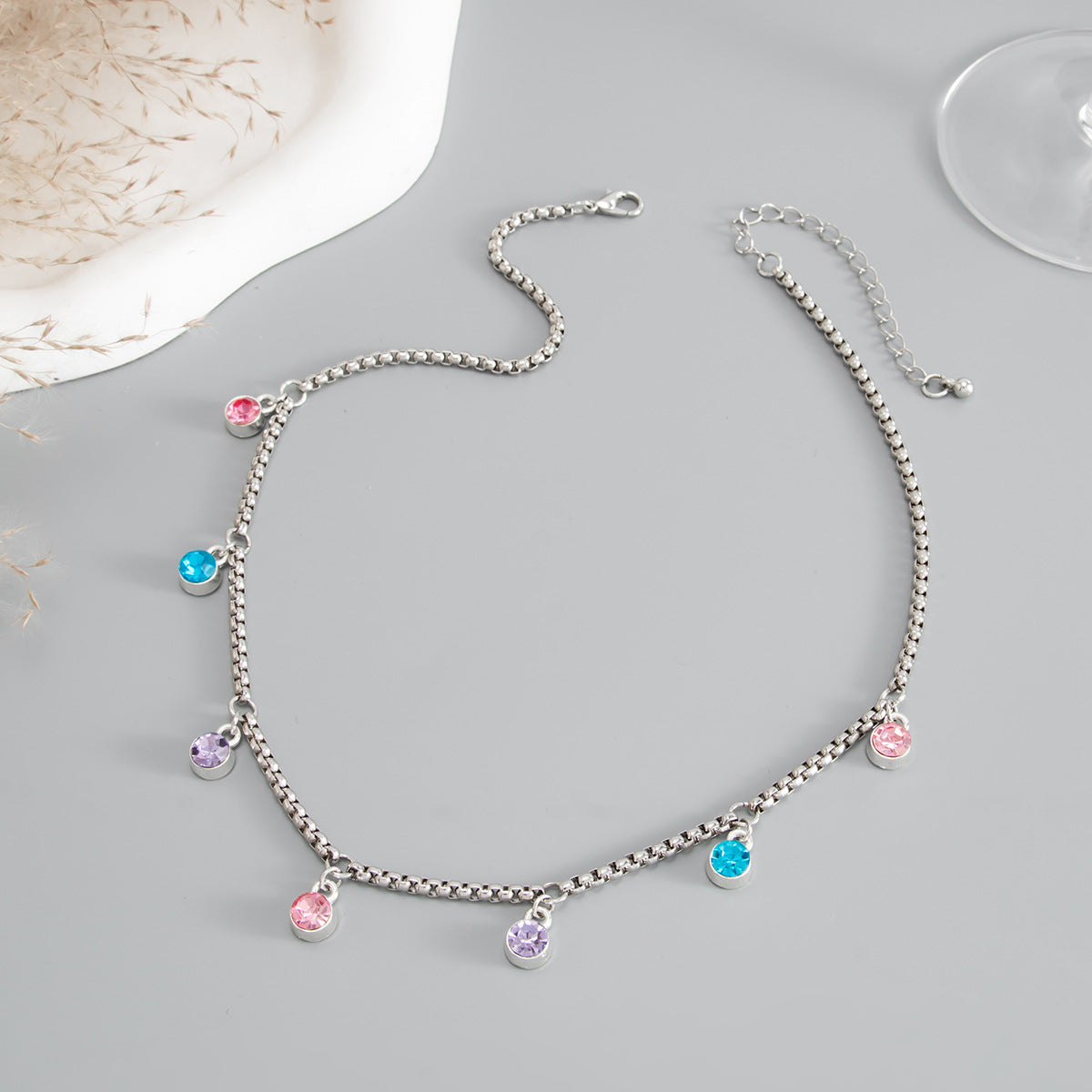 Sweet Geometric Round Rhinestone Zinc Alloy Pendant Necklace Plated Iron Cable Chain for Women