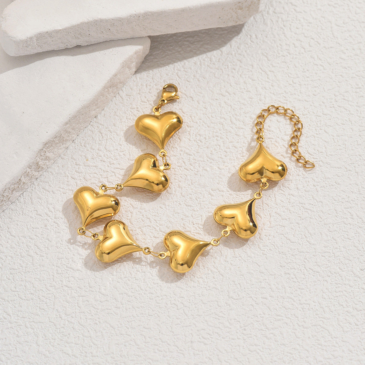 Bracciale da donna placcato in lega di zinco a forma di cuore, dal design minimalista, elegante e versatile