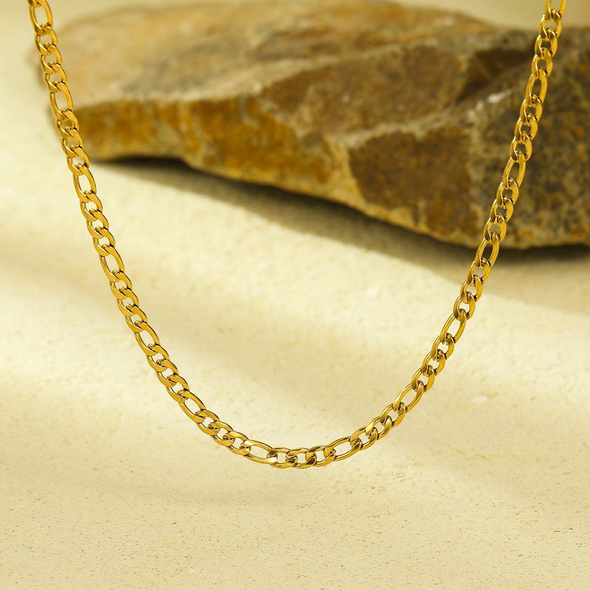 Collar con Colgante de Acero Inoxidable Estilo Hip Hop Minimalista con Baño de Oro de 18K para Mujer, Diseño de Cadena a la Clavícula