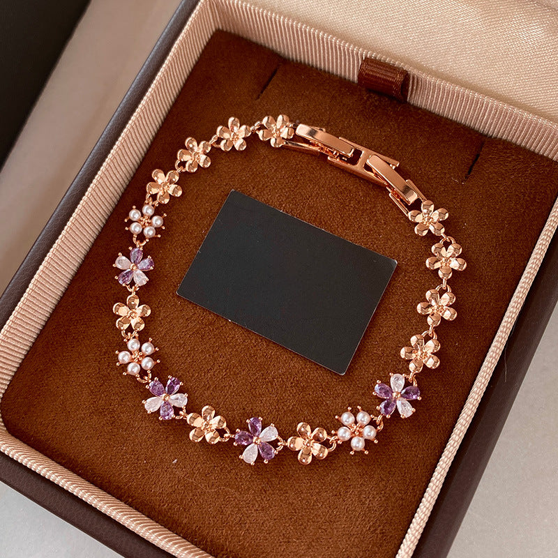 Elegante bracciale floreale con perle e intarsio in zircone da donna, accessorio di lusso minimalista per tutti i giorni