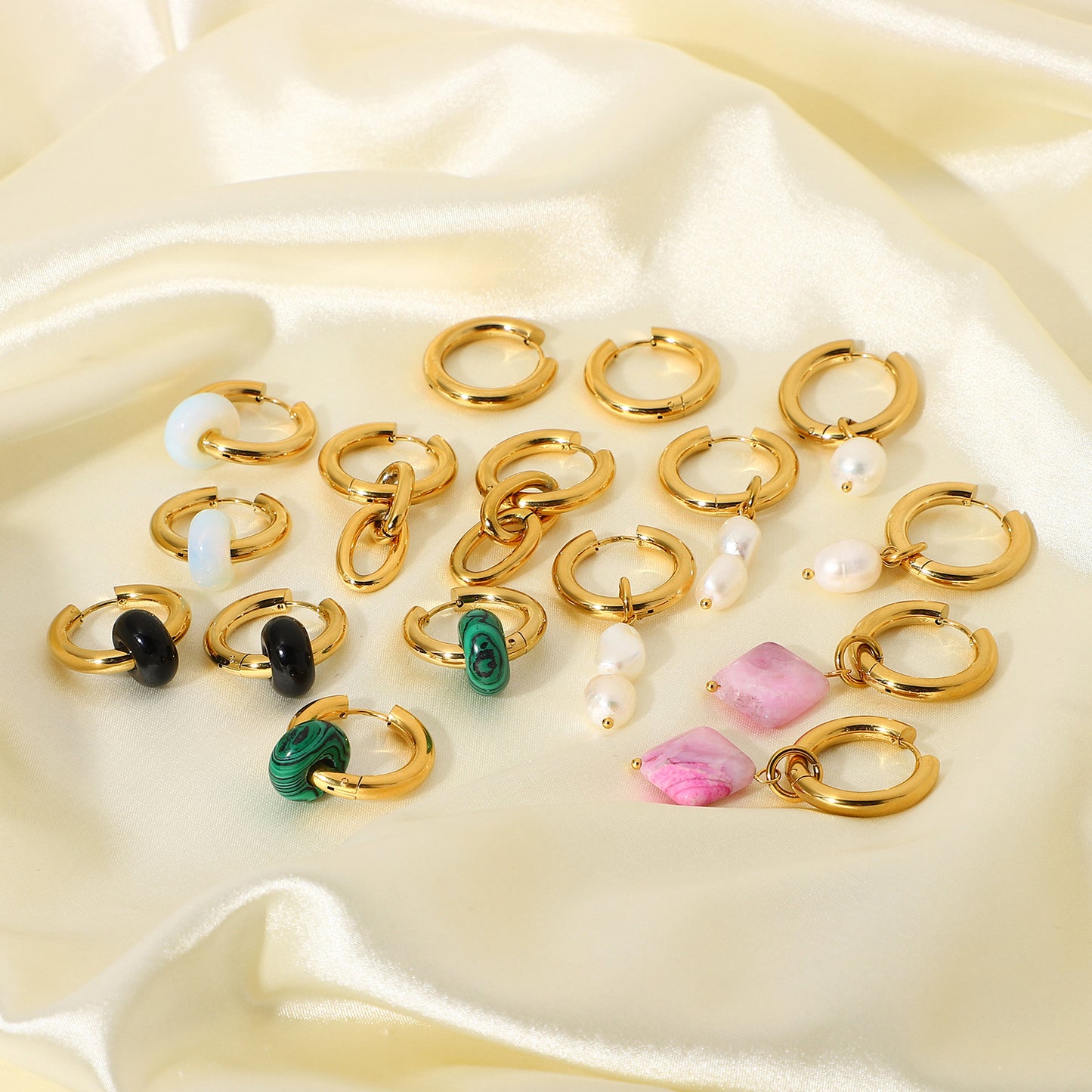 Orecchini Minimalisti Rotondi in Acciaio Inossidabile con Ciondolo Placcato Oro 18K