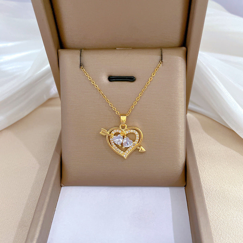 Collana pendente a cuore geometrico di lusso in acciaio al titanio da donna con intarsio di strass, delicata catena per clavicola