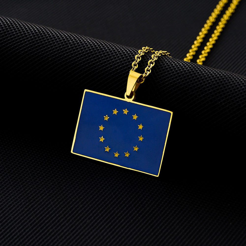 Collana con Pendente Geometrico alla Moda in Acciaio Inossidabile con Finitura Smaltata e Catena a Maglie O per Uso Unisex