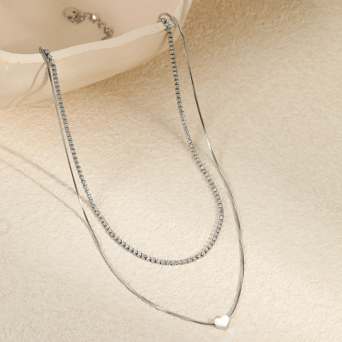 Minimalist Heart-Shaped Titanium Steel Clavicle Necklace with 18K Gold Plating, Geometric Pendant, Elegant Layering Jewelry for Women
