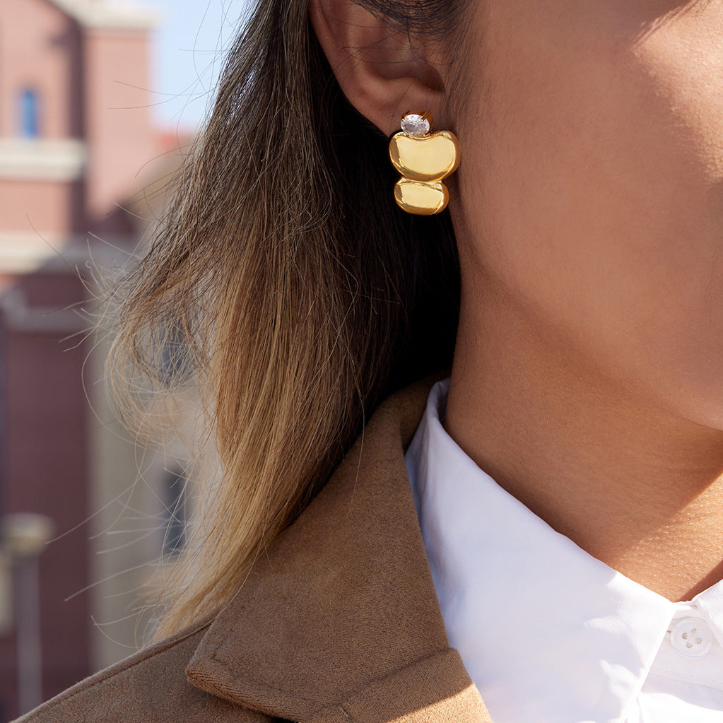 Orecchini a perno geometrici minimalisti in acciaio inossidabile con accenti di zirconi, placcatura in oro PVD sottovuoto, gioielli per l'orecchio leggeri di lusso per donne