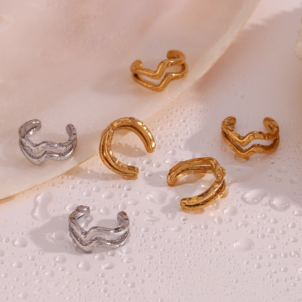Pendientes de clip de acero inoxidable geométricos de moda minimalistas con chapado en oro de 18 quilates y textura de doble onda para mujer