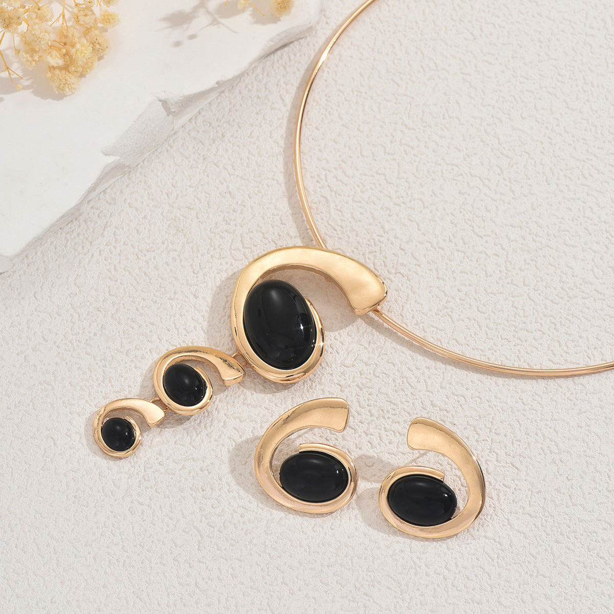 Set di collana e orecchini in rame stile geometrico con intarsio di pietre preziose da donna