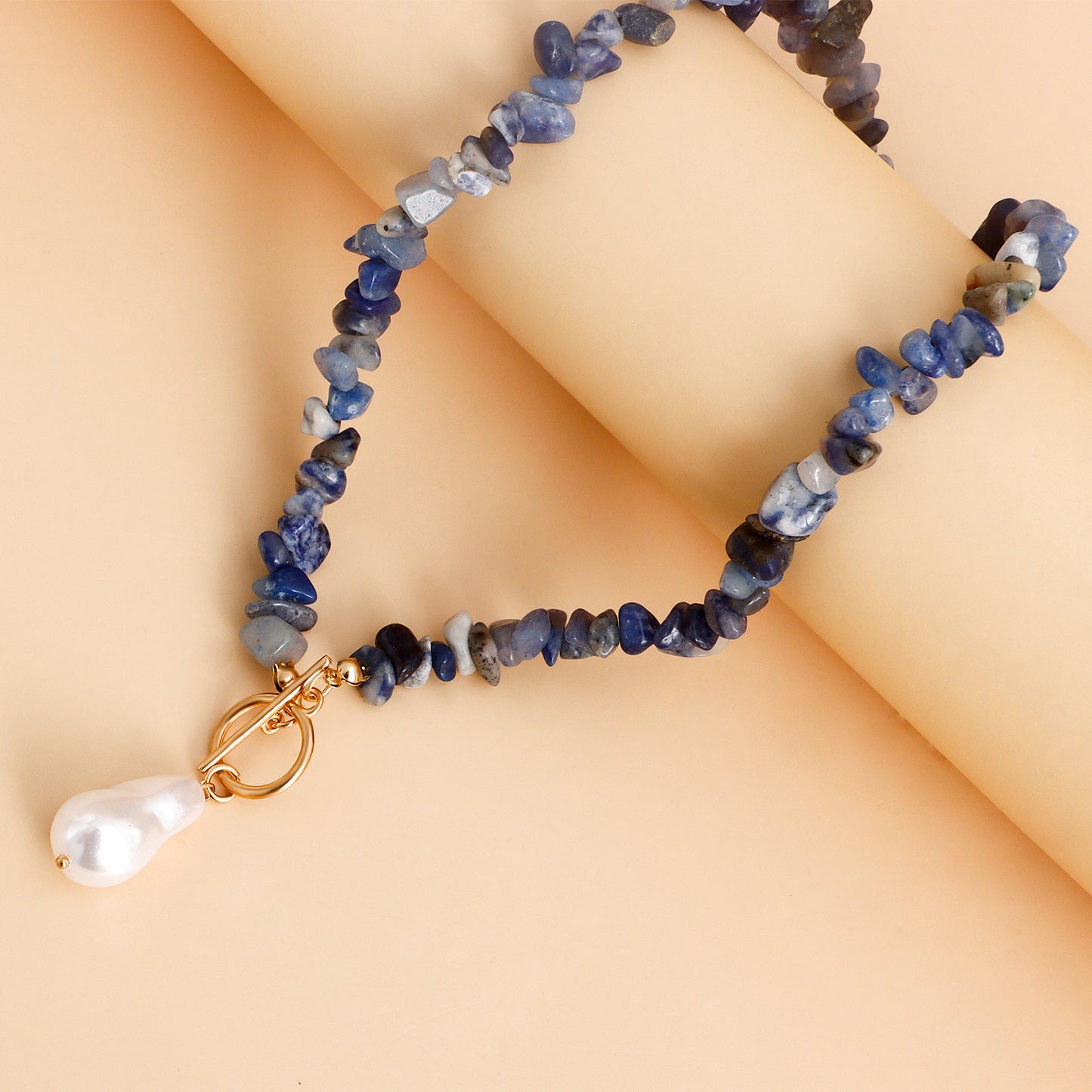 Collar geométrico minimalista de aleación con colgante de turquesa y detalles de perlas para mujer