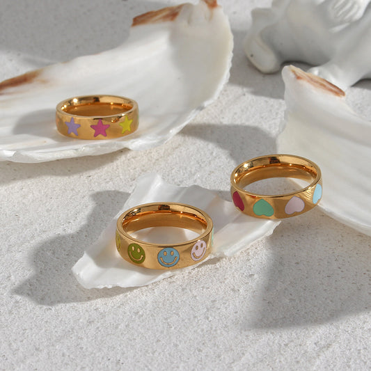 Anello geometrico in acciaio inossidabile placcato oro 18 carati con faccina sorridente minimalista di tendenza da donna