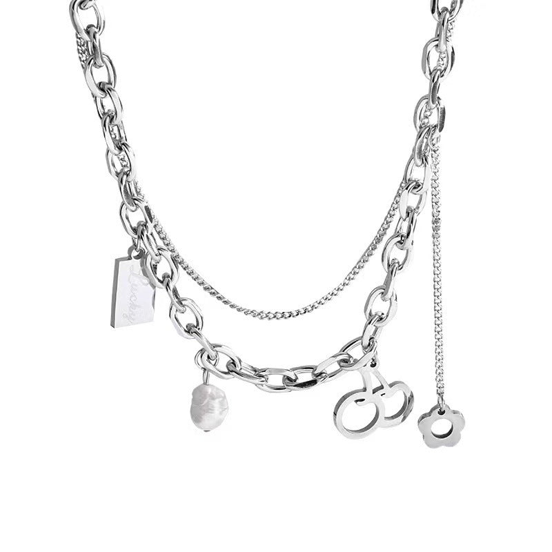 Collana con ciondolo floreale di ciliegie e perle dallo stile dolce e audace, per donna e uomo, in acciaio al titanio lucido con catena a croce a doppio strato