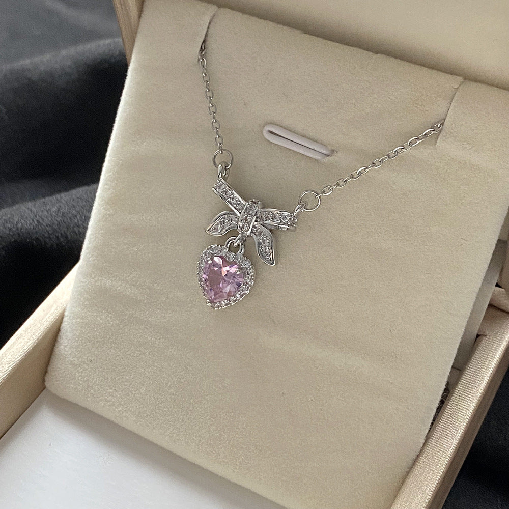 Elegante Collana con Ciondolo a Farfalla Floreale in Acciaio al Titanio, Rame Placcato e Zirconia Micro-Incastonata su Catena ad O per Uomo e Donna
