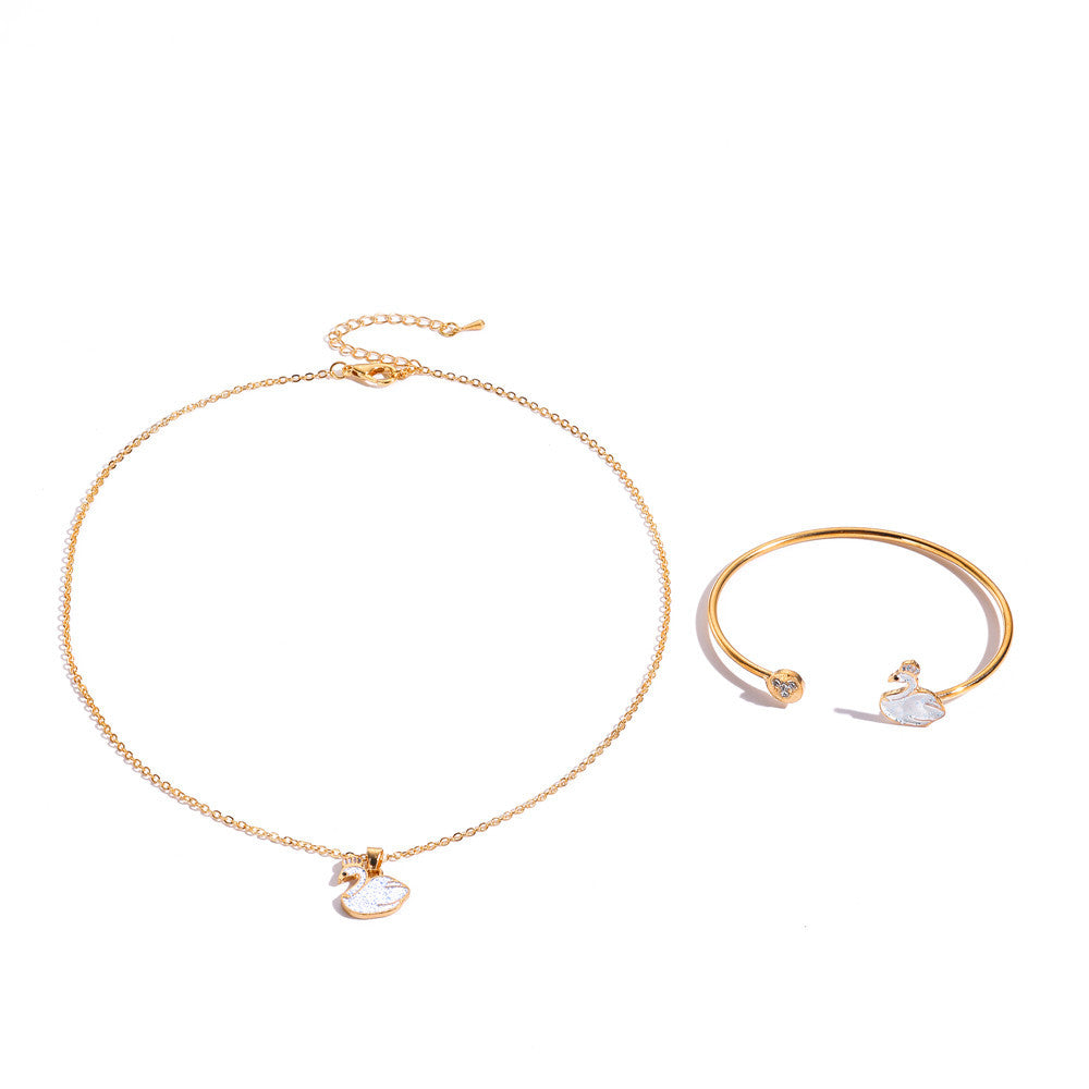 Sweet Cartoon Animal Style Alloy Swan and Unicorn Pendant Necklace Set with Enamel Finish for Girls