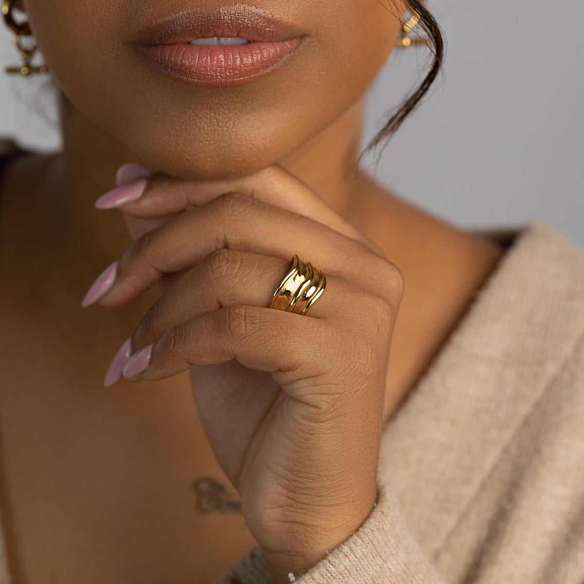 Anello geometrico in titanio e acciaio per donna con finitura placcata, anello di moda in acciaio inossidabile per l'uso quotidiano
