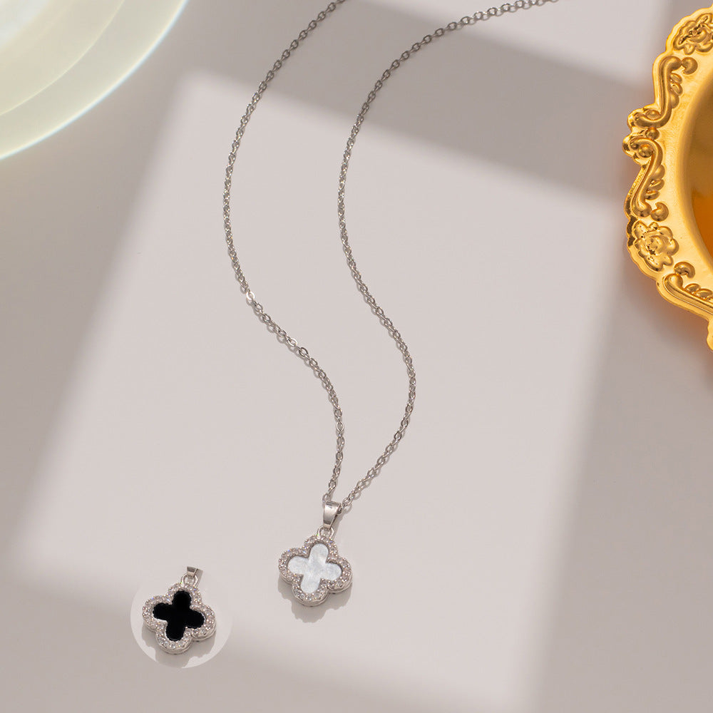Collana Minimalista con Ciondolo a Cuore, Fiocchi e Strass in Acciaio al Titanio Placcato su Catena a O