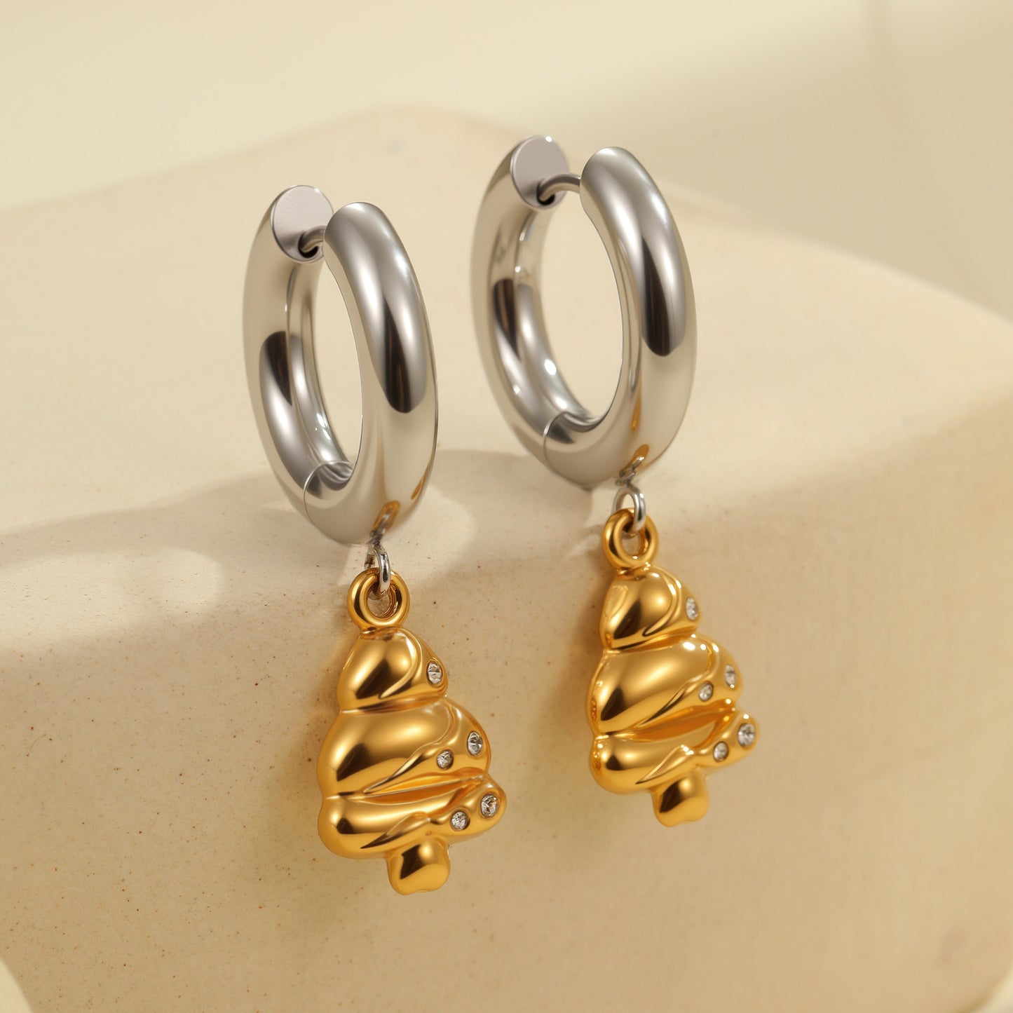 Fashionable Heart and Star Shaped Stainless Steel Earrings with 18K Gold and Silver Plating for Women