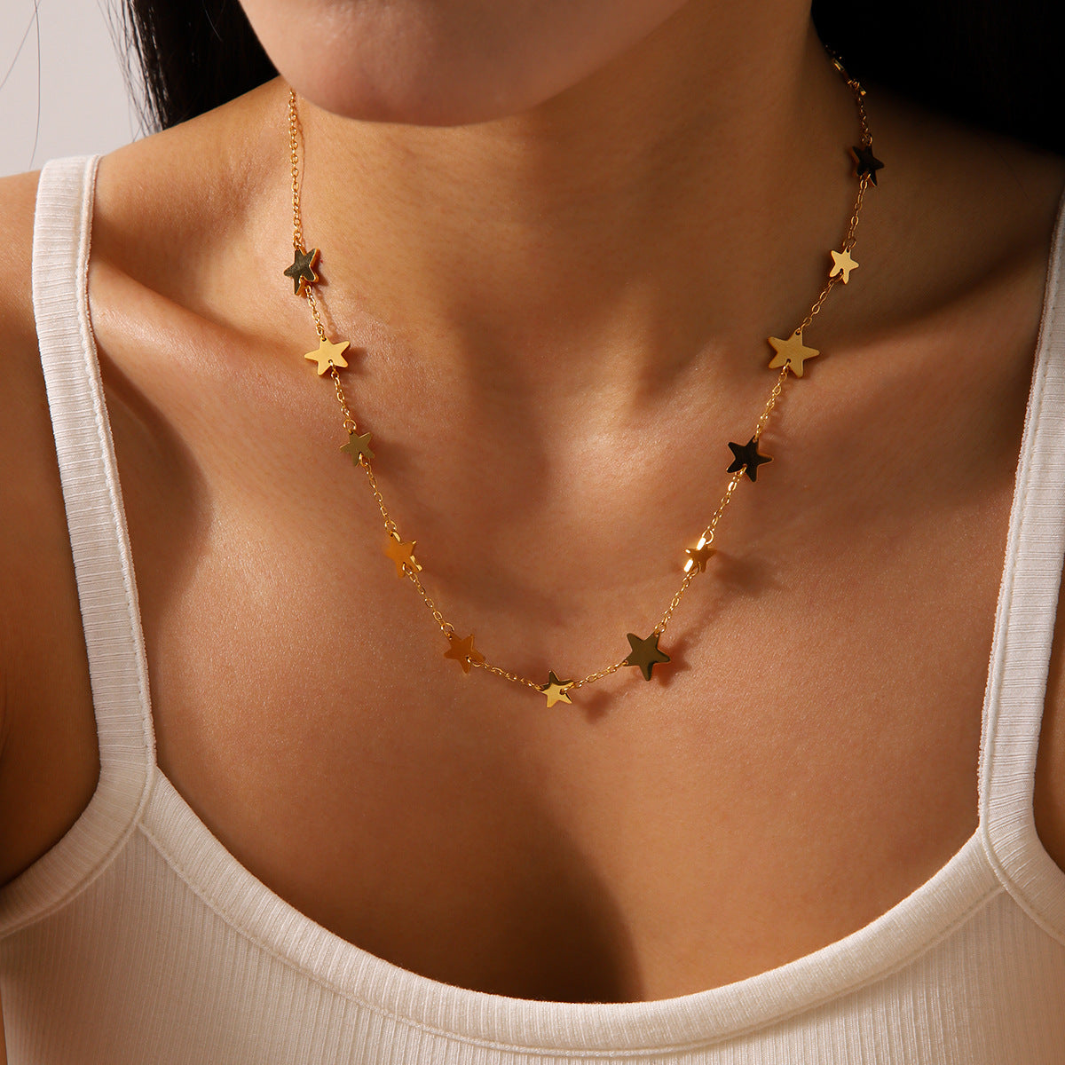 Collar Colgante Geométrico Minimalista de Sol y Estrella para Mujer en Acero de Titanio con Baño de Oro de 18K en Cadena de Acero Inoxidable