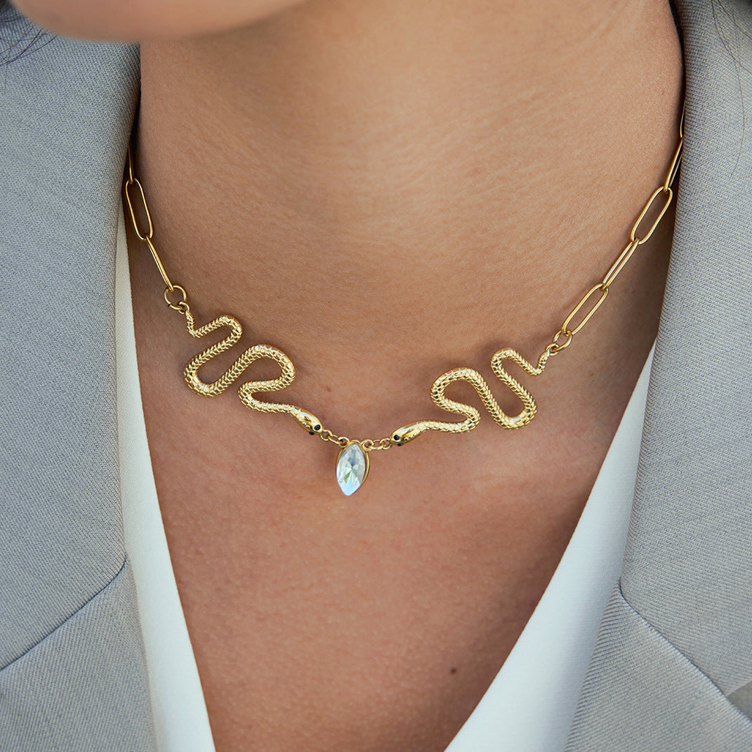 Collana da donna lusso geometrica a serpente placcata in oro 18K in acciaio al titanio