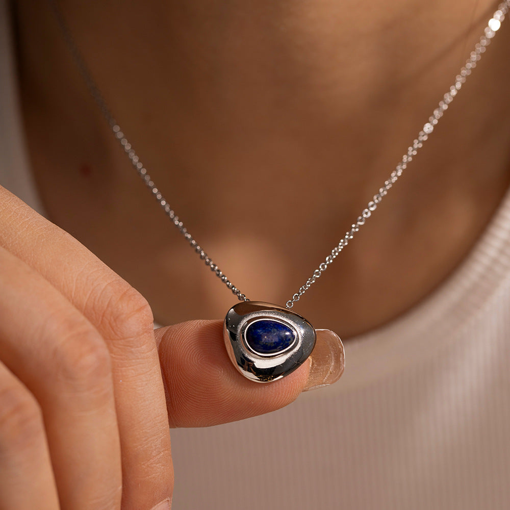 Collana Minimalista Geometrica da Donna in Acciaio al Titanio con Intarsio di Lapislazzuli