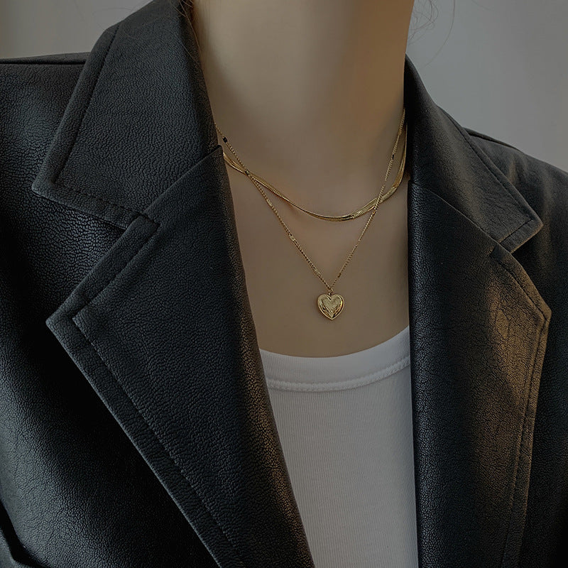 Collar de lujo de acero de titanio de doble capa con colgante de corazón para mujer con cadena de serpiente y diseño de amor estereoscópico