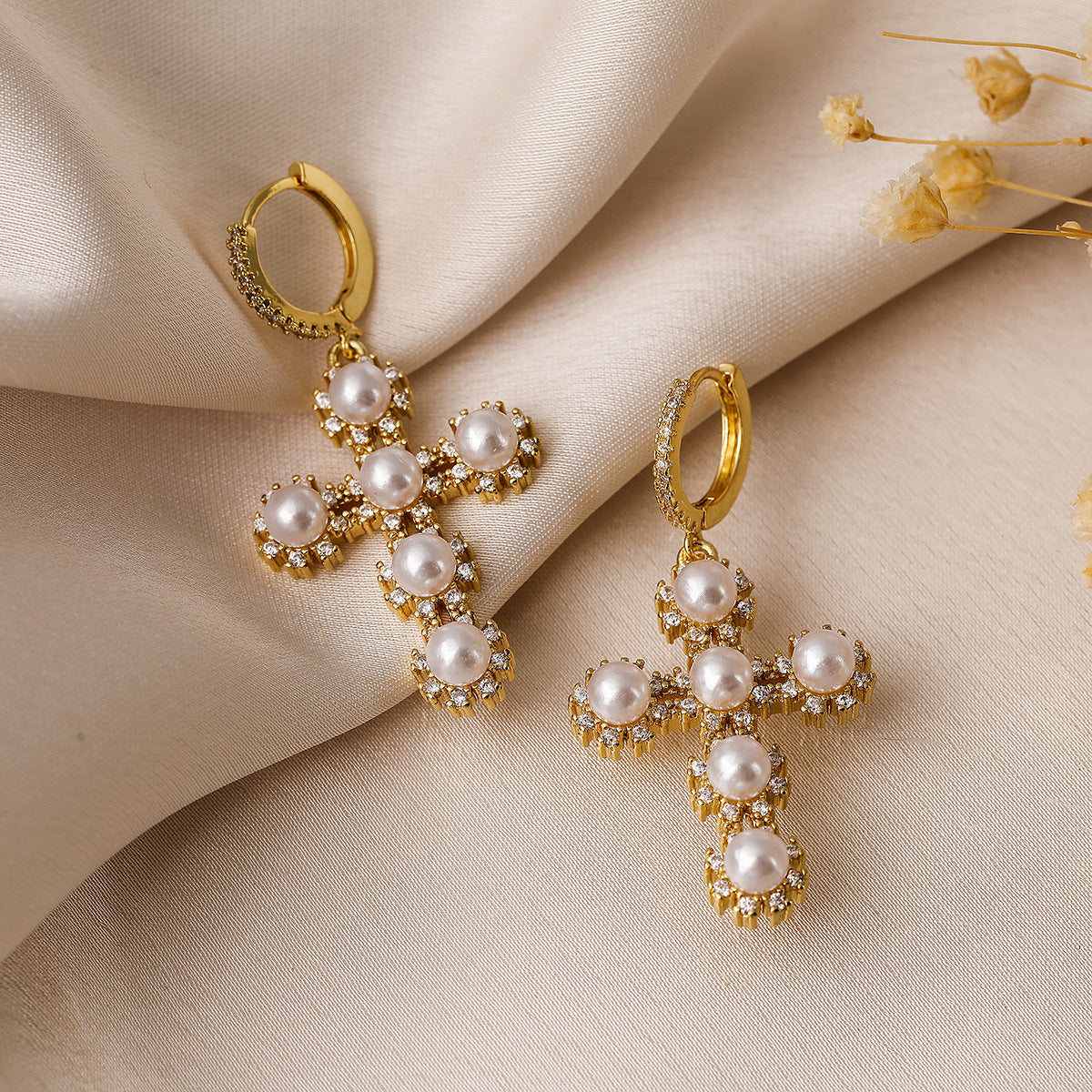 Orecchini da donna minimalisti a forma di croce in rame con placcatura in oro autentico e zirconi