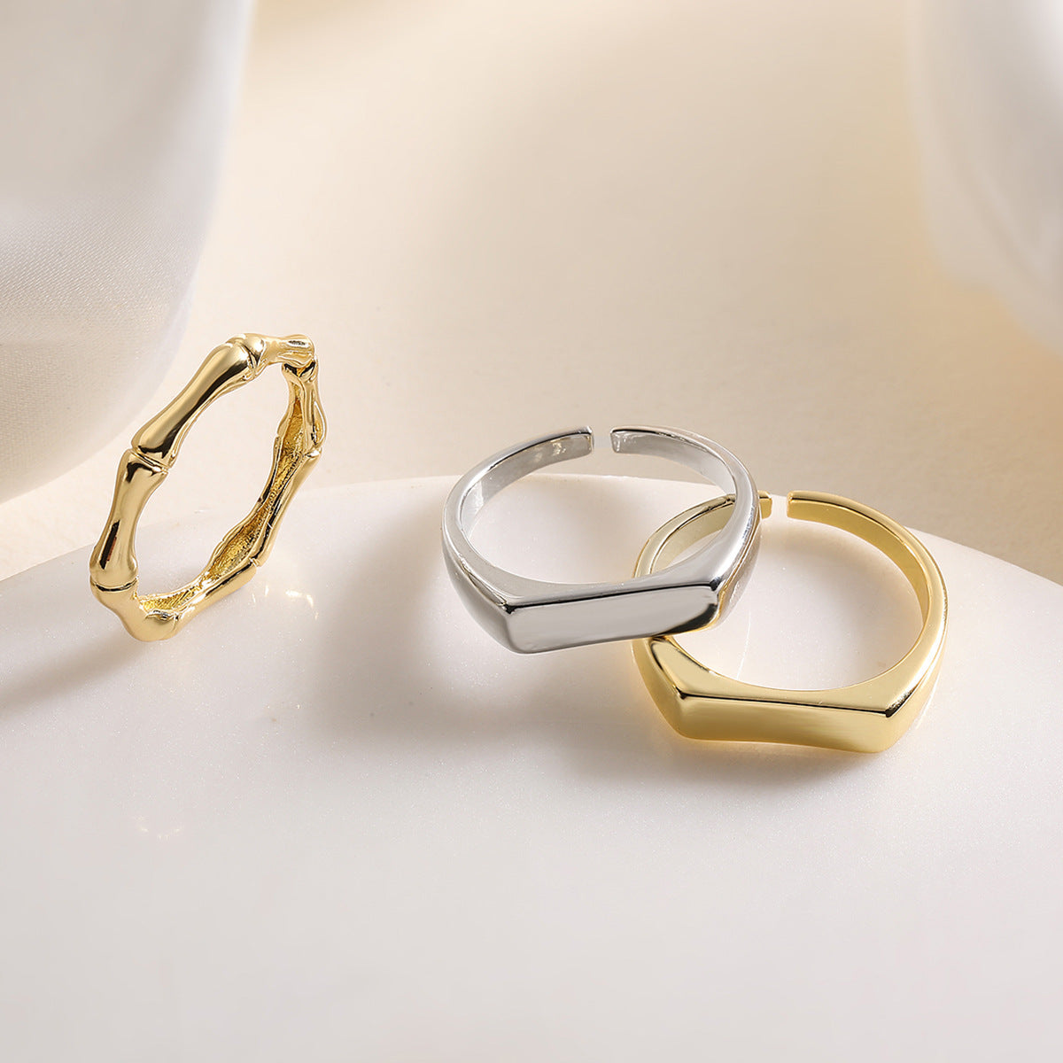Anello minimalista geometrico in rame con placcatura in oro 18 carati da donna, anello regolabile aperto ispirato al bambù