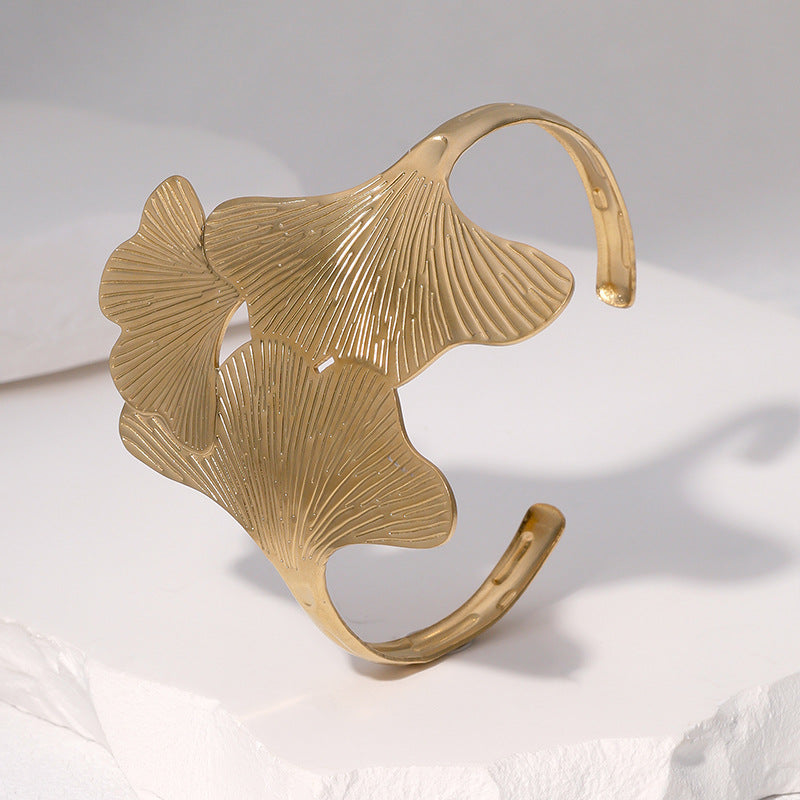 Bracciale da donna minimalista a foglia di Ginkgo in acciaio inossidabile con finitura galvanica