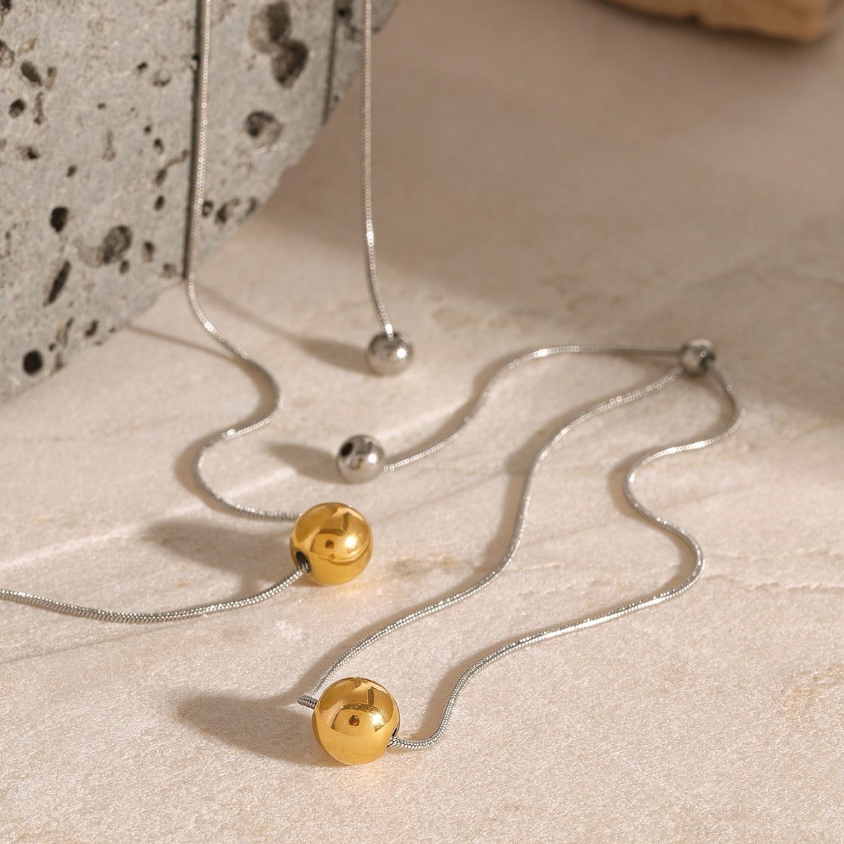 Collana con Pendente Geometrico in Acciaio Inossidabile con Ciondolo in Acciaio al Titanio, Catena a Serpente Elettroplaccata, Gioielli Minimalisti Unisex