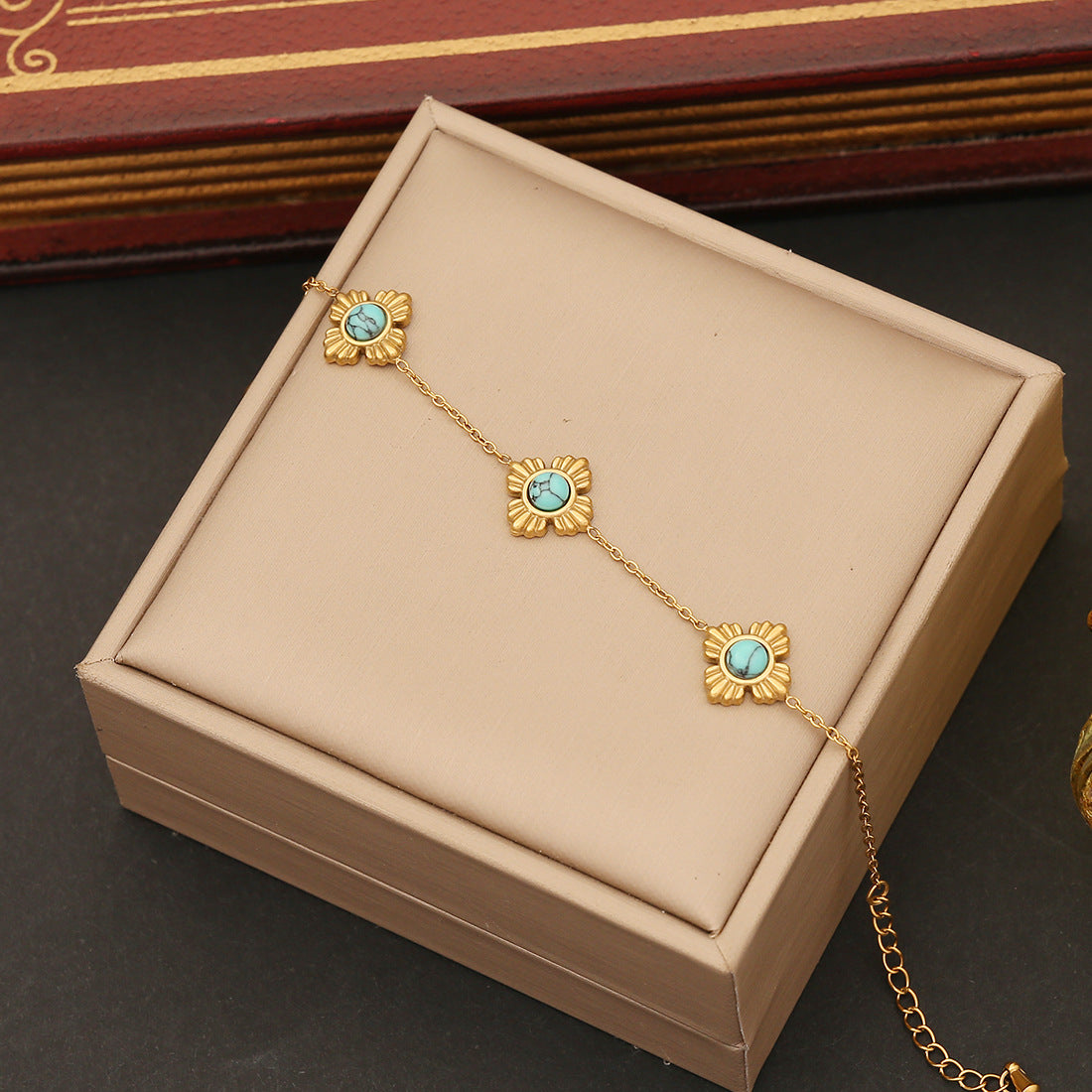 Set collana da donna vintage in acciaio inossidabile con motivo floreale e catena a O placcata