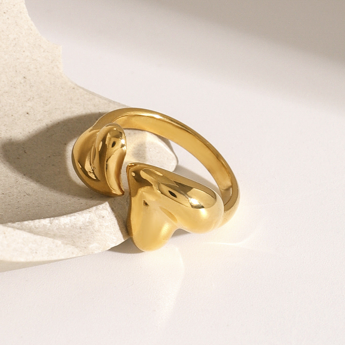 Anillo minimalista de acero inoxidable con forma de corazón para mujer