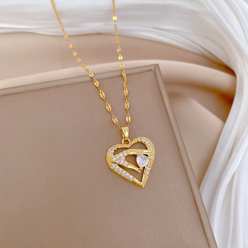 Collana Minimalista a Cuore in Acciaio al Titanio con Intarsio di Strass per Donna e Uomo, Delicata Catena alla Clavicola con Design Geometrico