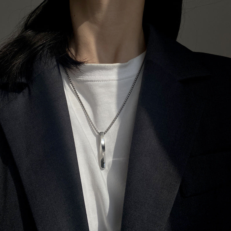 Collana con Pendente a Spirale Geometrica Minimalista in Acciaio al Titanio con Finitura Lucida per Uomo e Donna