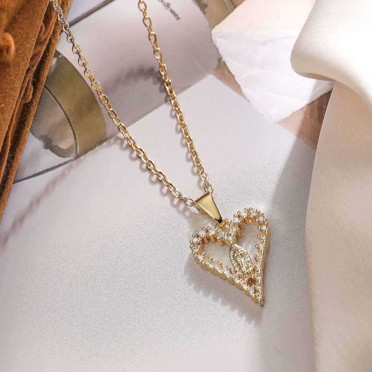 Minimalist Geometric Maria Pendant Necklace for Women in Copper with 18K Gold Plating and Zircon Accents