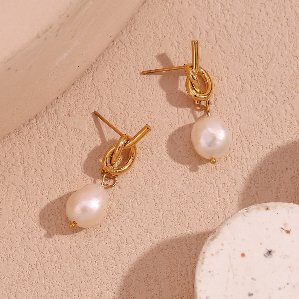 Orecchini a perno geometrici minimalisti in acciaio inossidabile con placcatura in oro 18 carati e perle d'acqua dolce per donna