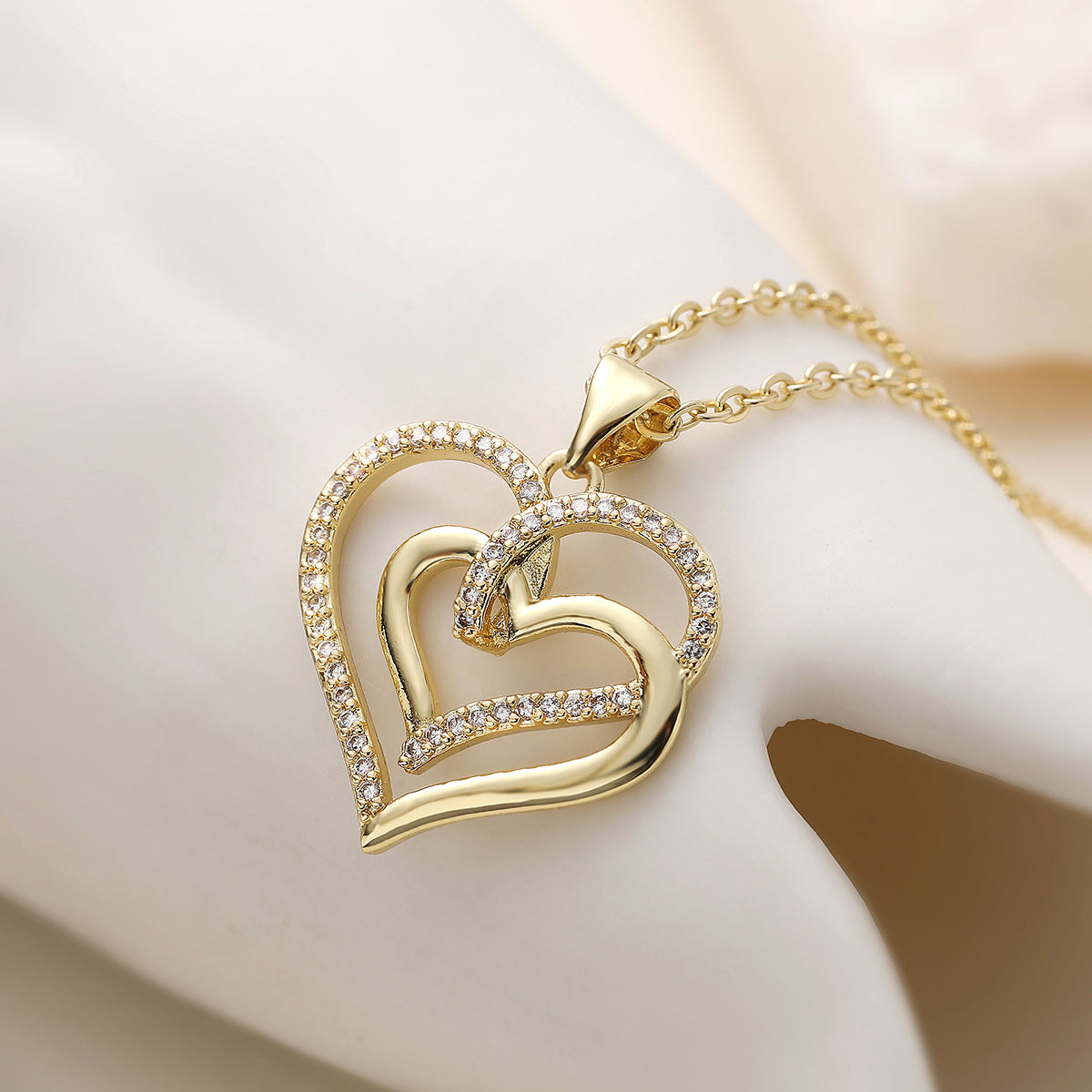 Minimalist Elegant Gold Plated Brass Heart Cubic Zirconia Pendant Necklace for Women