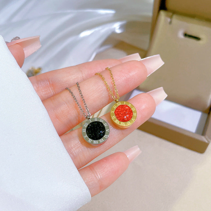 Collana Minimalista Romana a Doppio Lato in Acciaio al Titanio da Donna con Pendente Geometrico e Placcatura in Oro