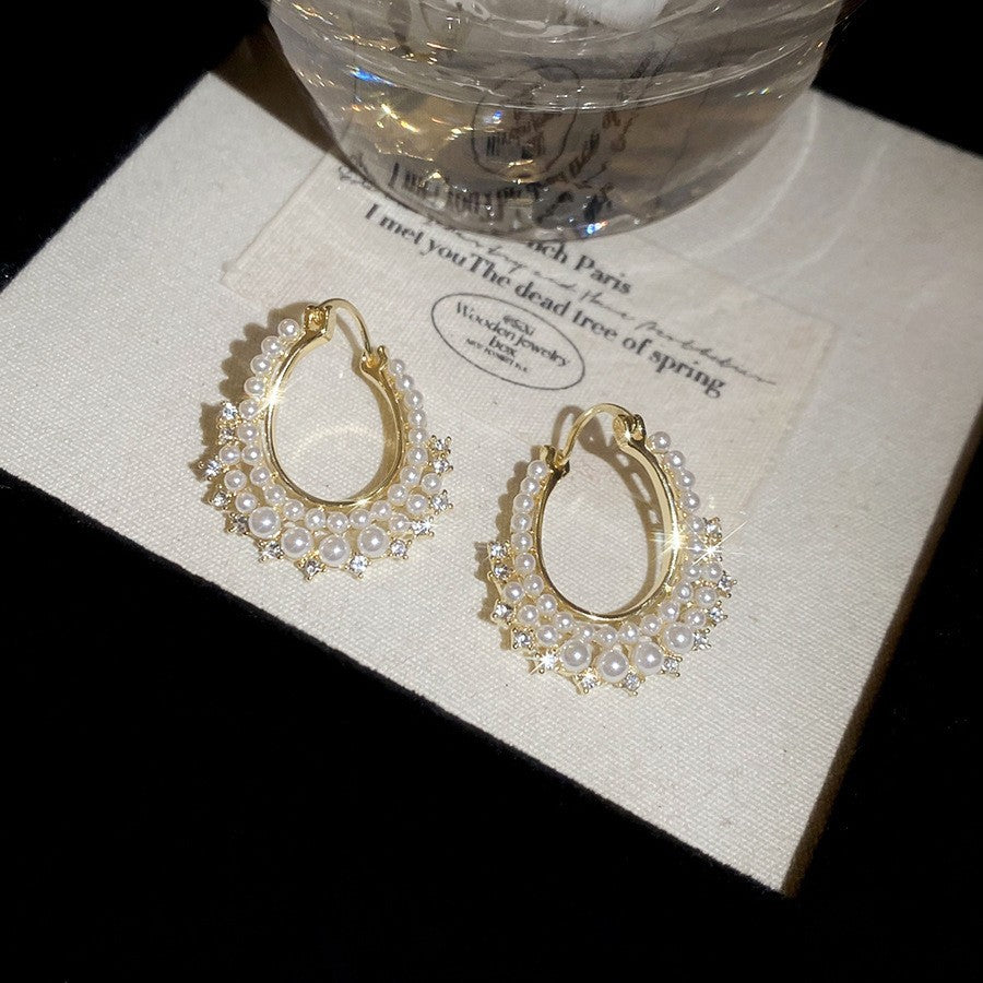 Orecchini da donna vintage eleganti a forma di stella geometrica con perle simulate e zirconi, perni in acciaio placcato