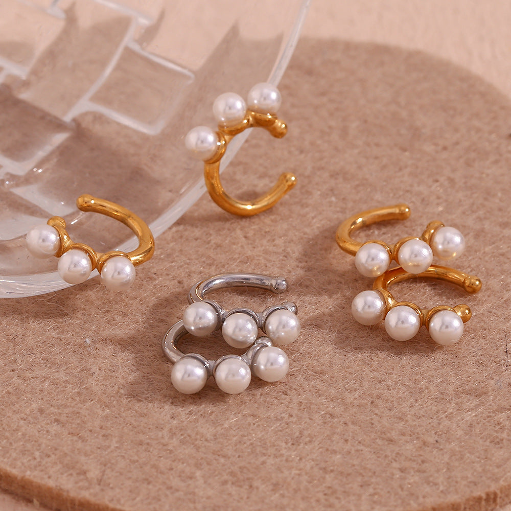 Clips de Oreja Minimalistas Geométricos de Acero Inoxidable con Baño de Oro de 18K y Tres Perlas para Mujer