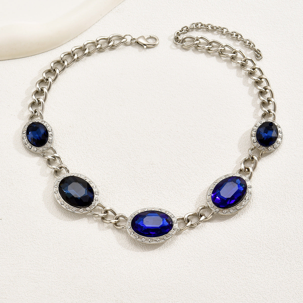 Collar con colgante geométrico en forma de rombo en U minimalista de moda para mujer con cadena de aleación y diamantes de imitación pavé