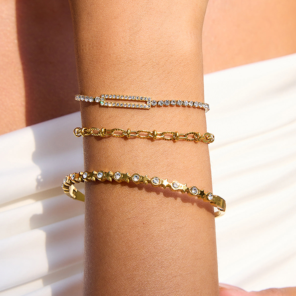 Elegante bracciale in acciaio inossidabile a forma di cuore con intarsio di strass, finitura placcata, gioielli alla moda da donna