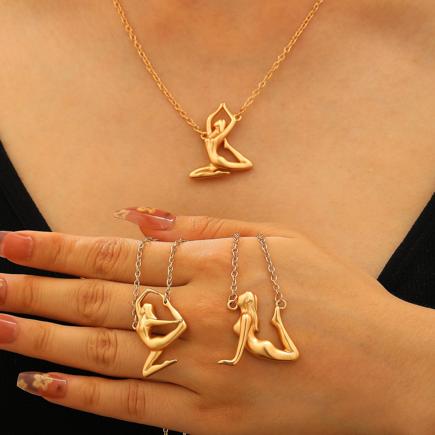 Collana con ciondolo sportivo geometrico in lega placcata per donna