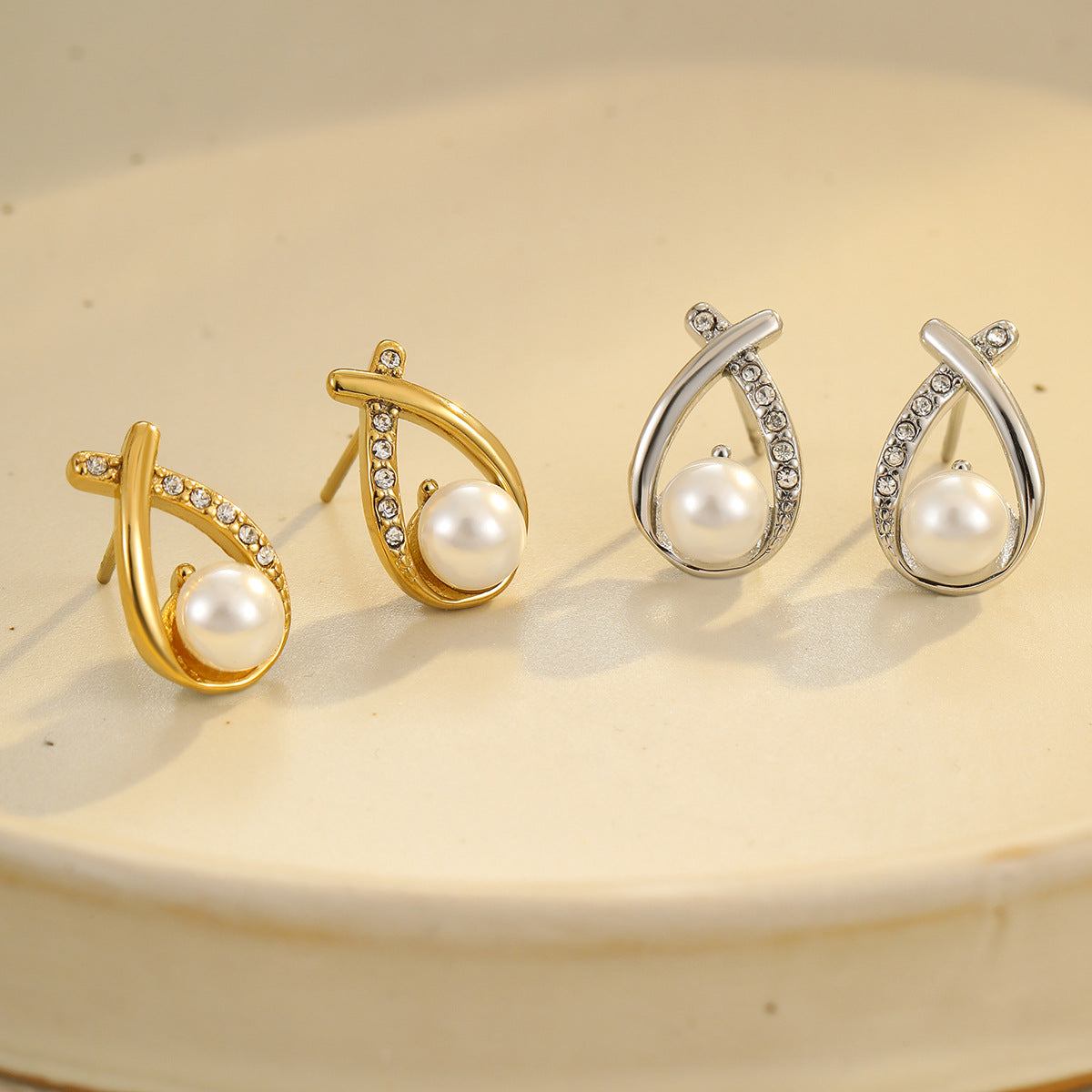 Pendientes de acero inoxidable geométricos minimalistas con incrustaciones de diamantes de imitación y detalles de perlas para mujer