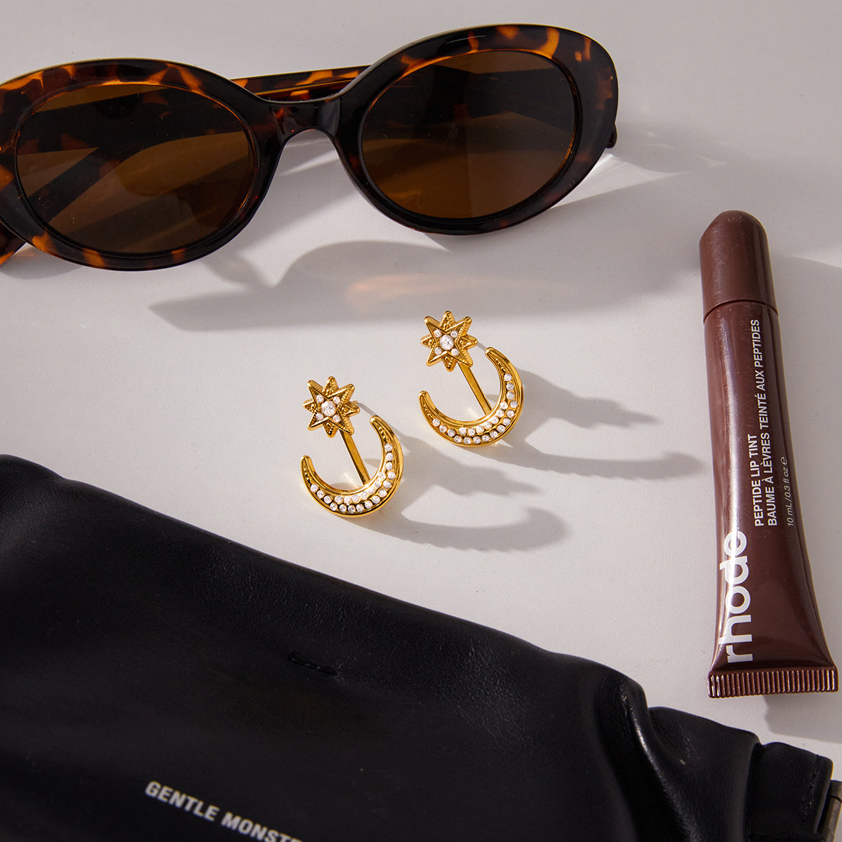 Pendientes de acero inoxidable en forma de luna minimalista con incrustaciones de circonita y chapado en oro PVD para mujer