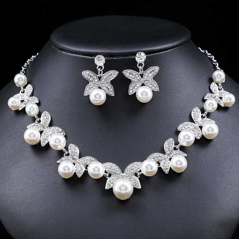 Vintage Floral Butterfly Pendant Necklace for Women Alloy Electroplated Short Chain with Tea Rose and Petal Motifs