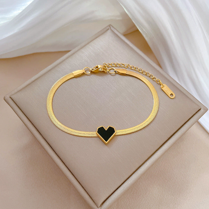 Bracciale Vintage Snake Chain con Cuore in Acciaio al Titanio Placcato Oro e Texture Ondulata Unisex
