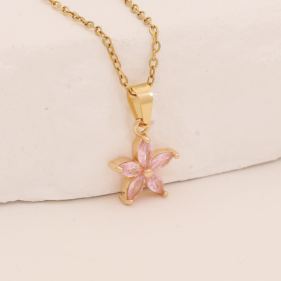 Fashion OL Floral and Leaf-Shaped Stainless Steel Pendant Necklace with Geometric Square Locket Design