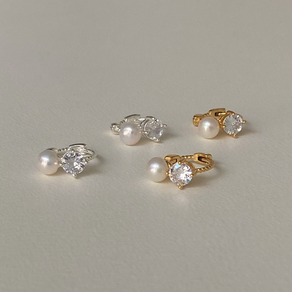 Orecchini a perno geometrici a lettera con perla e zirconi in argento sterling 925 placcato oro stile minimalista