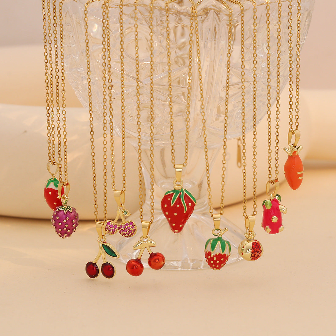Graziosa collana con ciondolo a fragola e ciliegia in acciaio inossidabile dallo stile fresco e dolce