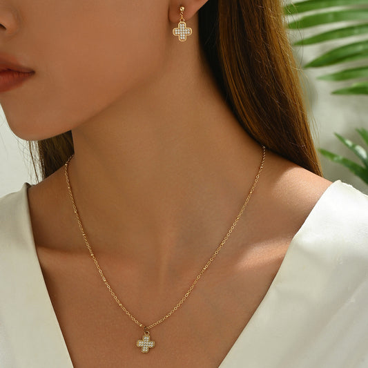 Set di Orecchini a Perno e Collana con Ciondolo a Quadrifoglio Minimalista da Donna in Rame con Intarsio di Strass