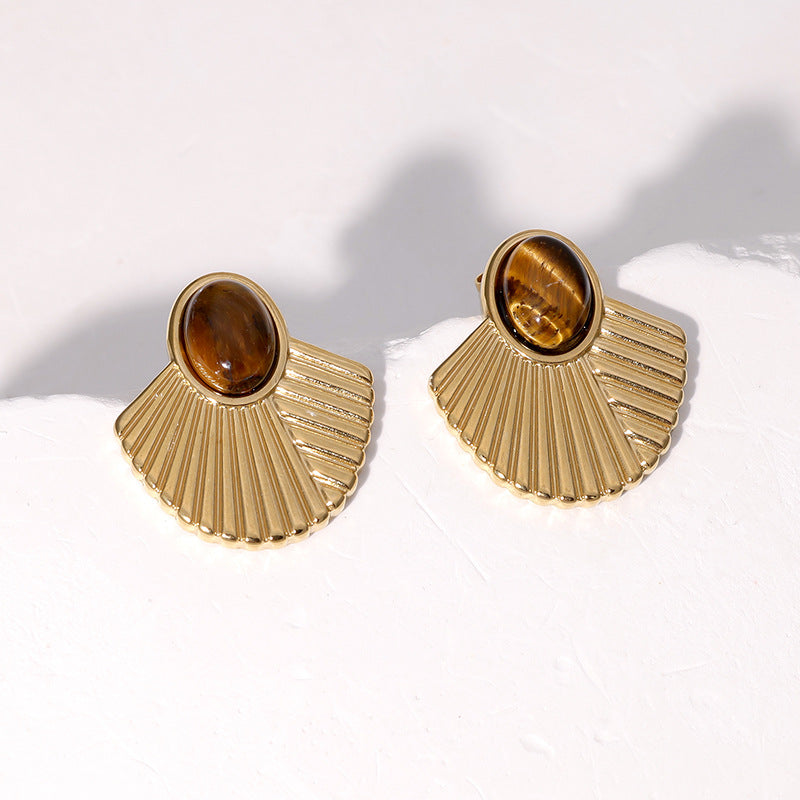 Orecchini a perno geometrici minimalisti in acciaio inossidabile placcati oro 18 carati, acciaio al titanio ipoallergenico, con accento a cuore, finitura elegante di lusso retrò